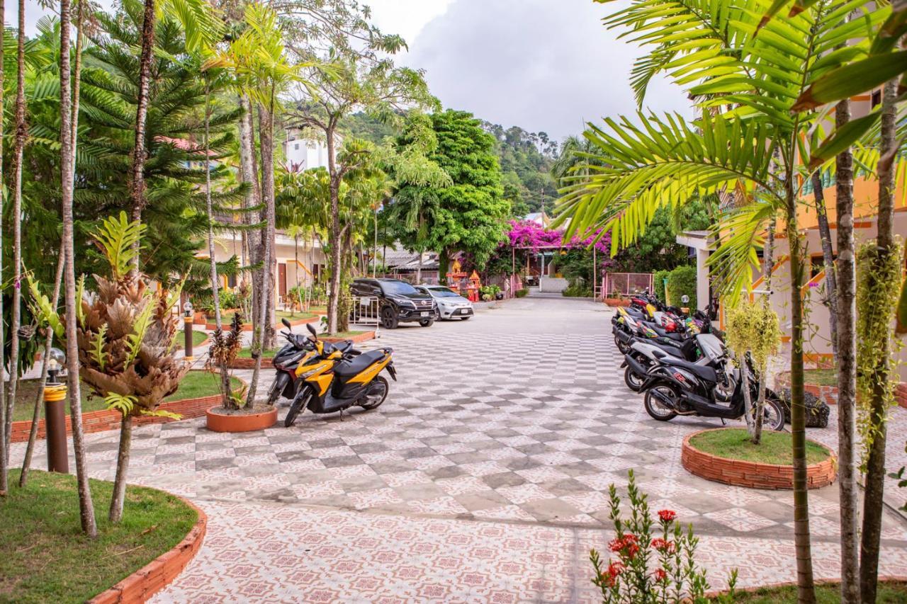 Coconut Resort Hotel Patong Екстериор снимка