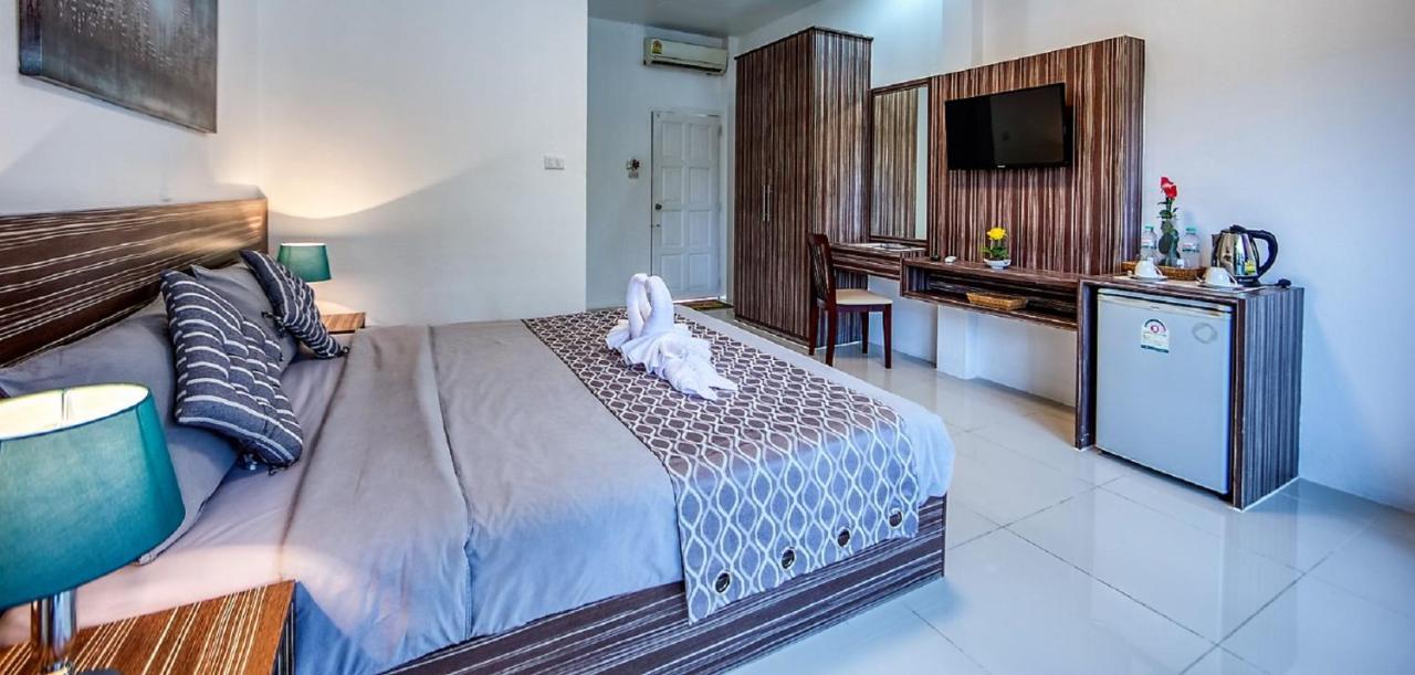 Coconut Resort Hotel Patong Екстериор снимка