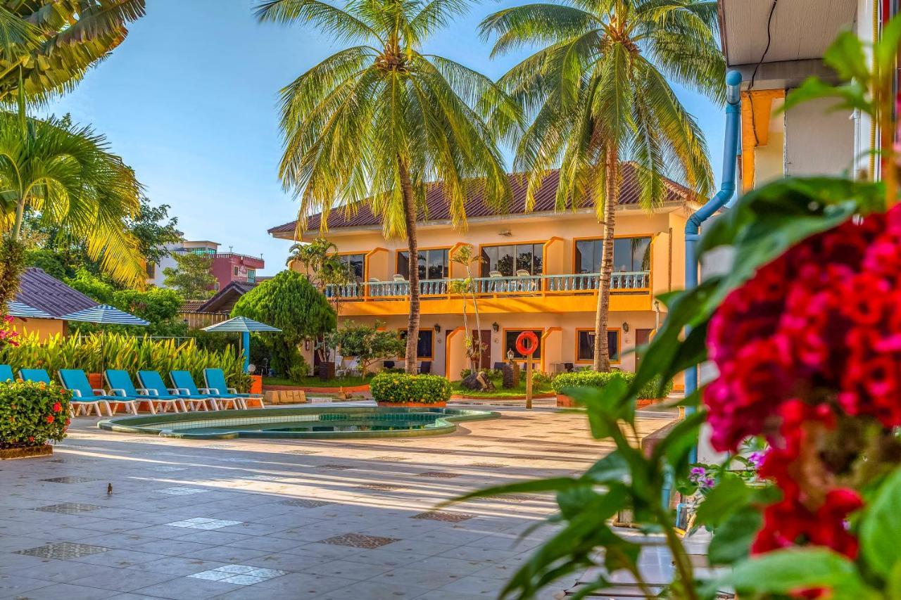 Coconut Resort Hotel Patong Екстериор снимка